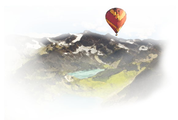 Balão flutuando sobre montanhas